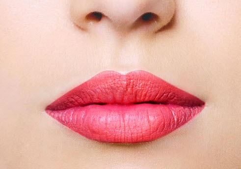 چگونه به لب ها حالت دهیم که زیبا شود؟ (عکس)