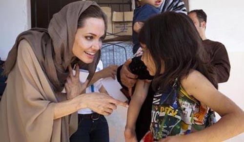 شعر فارسی روی دست آنجلینا جولی! + عکس