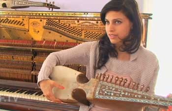زندگی خواننده معروف افغانستان (عکس)