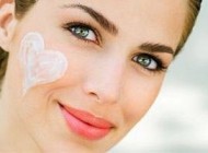 چه مقدار ضد آفتاب و مرطوب‌ کننده بزنیم؟