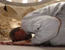 آیا سجده بر دو مهر درست می باشد؟