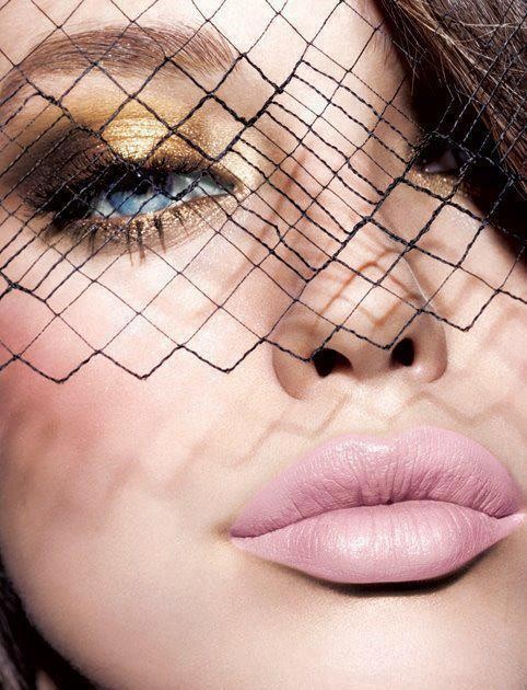 ایده ای برای قلوه ای و  جذاب کردن لبها
