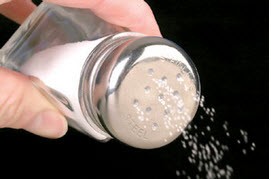 خطرهای مصرف نمک زیاد