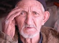 خستگی و پیری در چشم‌ها نمایان می‌شود