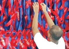 چه رنگی برای روبان ایدز مناسب است
