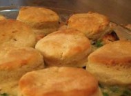 تهیه خوراک مرغ و بیسکویت