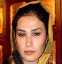 نگاهی به بیوگرافی لادن مستوفی