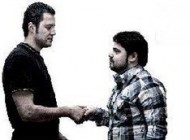 نحوه ی دست دادن شخصیت شما را  لو می دهد