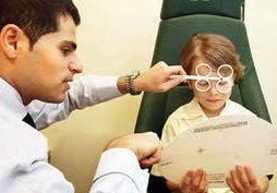 از کجا بفهمیم چشم کودک  تنبل است؟