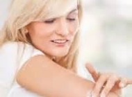 به راحتی سیاهی سر زانو را محو کنید