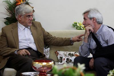 دیدار عارف با زندانی سیاسی