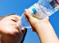 آیا می دانید چرا در رژیم باید آب خورد؟