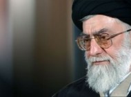 عکس عزاداری حضرت آیت لله خامنه ای برای امام حسین (ع)