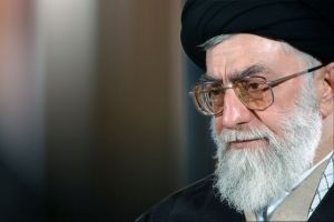 عکس عزاداری حضرت آیت لله خامنه ای برای امام حسین (ع)
